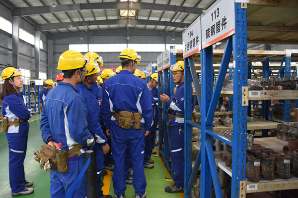 新干部到備件庫(kù)參觀學(xué)習(xí)_副本.jpg