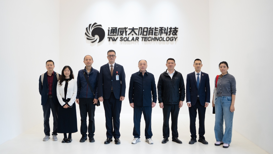 e376e21156a26cc5557f099fd9fc4665.jpg e376e21156a26cc5557f099fd9fc4665.jpg