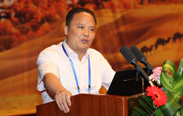 劉漢元主席發(fā)表《發(fā)揮光伏資源優(yōu)勢(shì)助推新疆經(jīng)濟(jì)發(fā)展》的主題演講