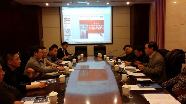 設施漁業工程研究所和農業部漁業局、省水產局等領導座談“365模式”之底排污、網箱魚體排泄物回收技術。